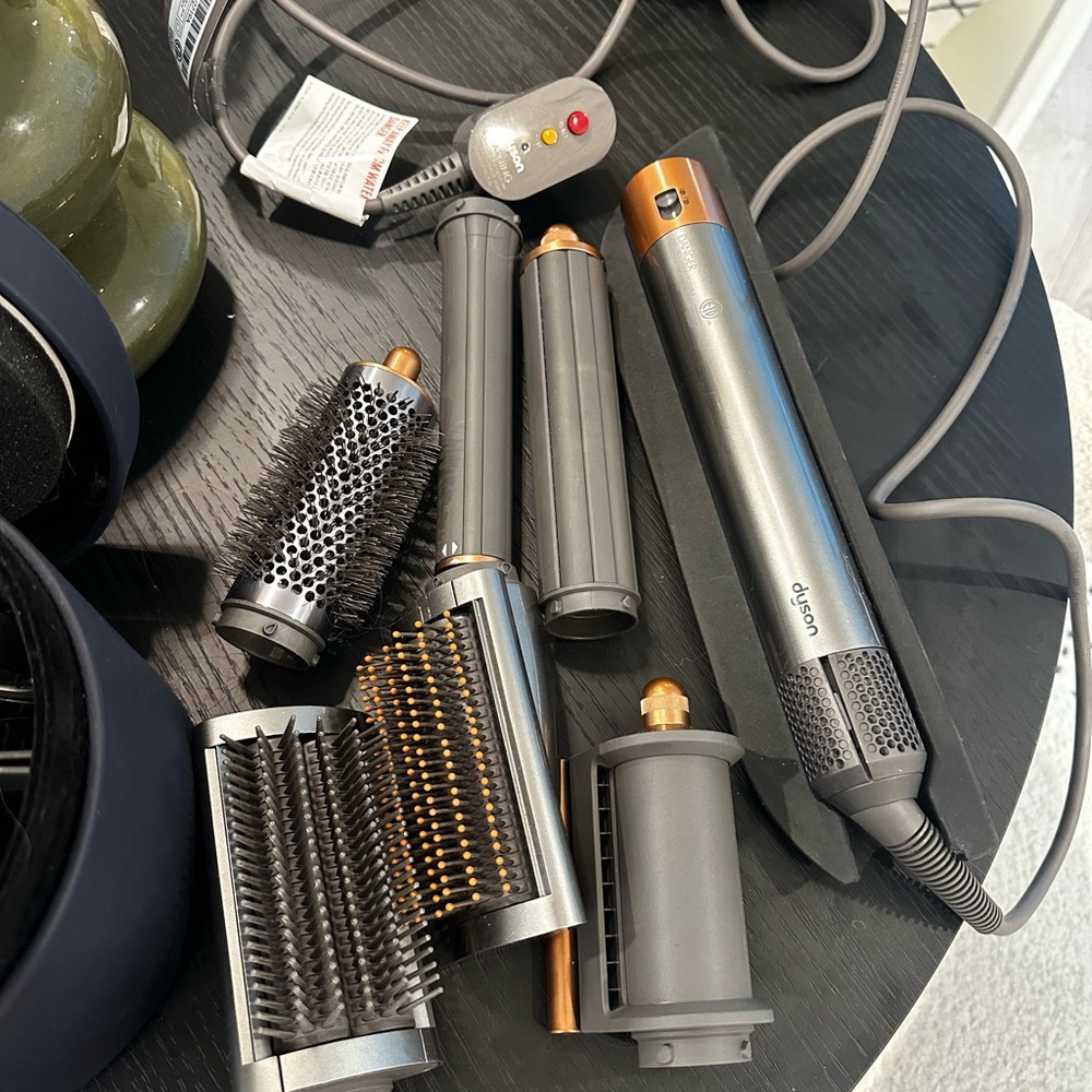 Dyson Airwrap Complete Long – Like New ✨ (Used 2x Only)